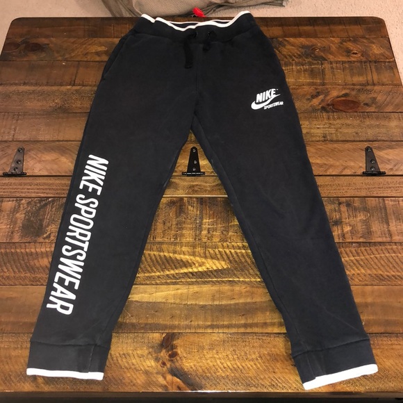 Nike Sportswear Jogger - Picture 2 of 9